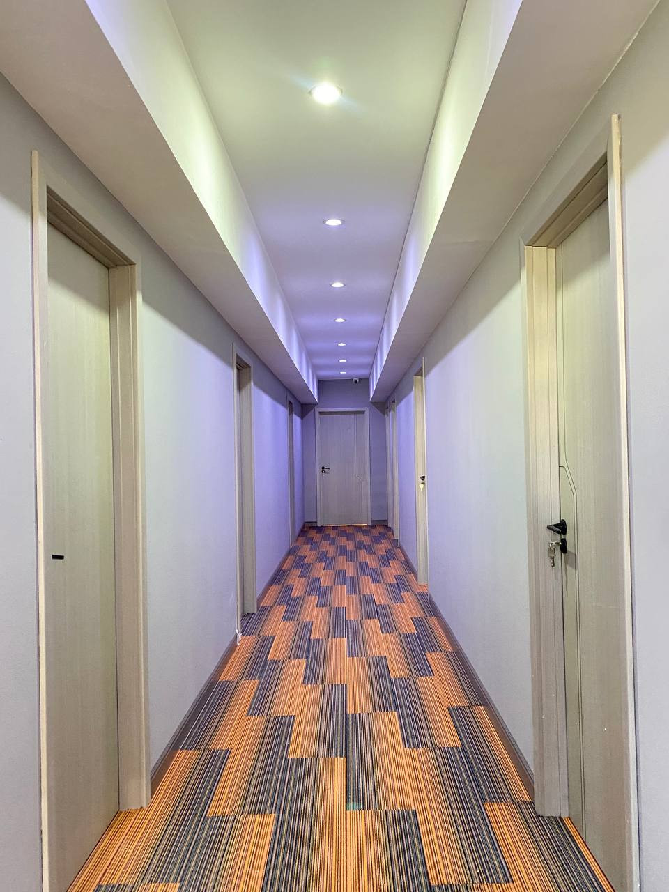 Zaisan twin room - Image 4