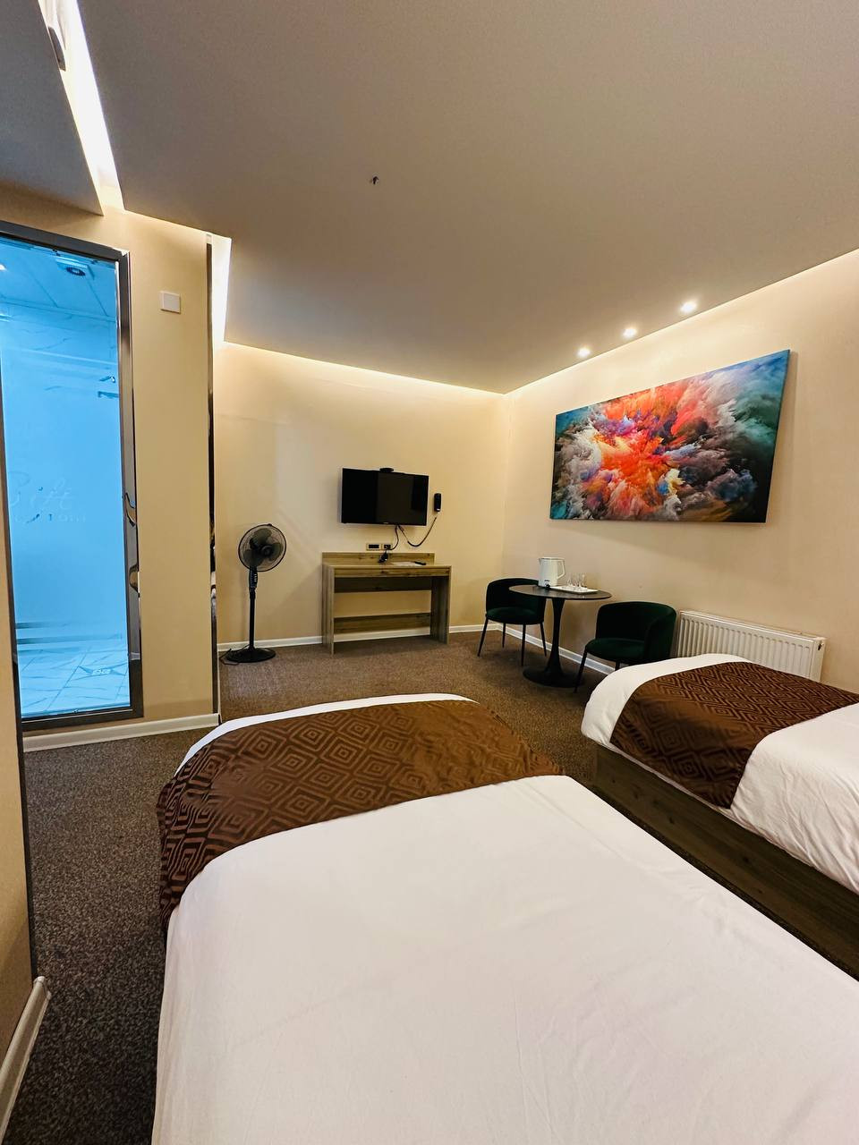 Simple twin room - Image 2