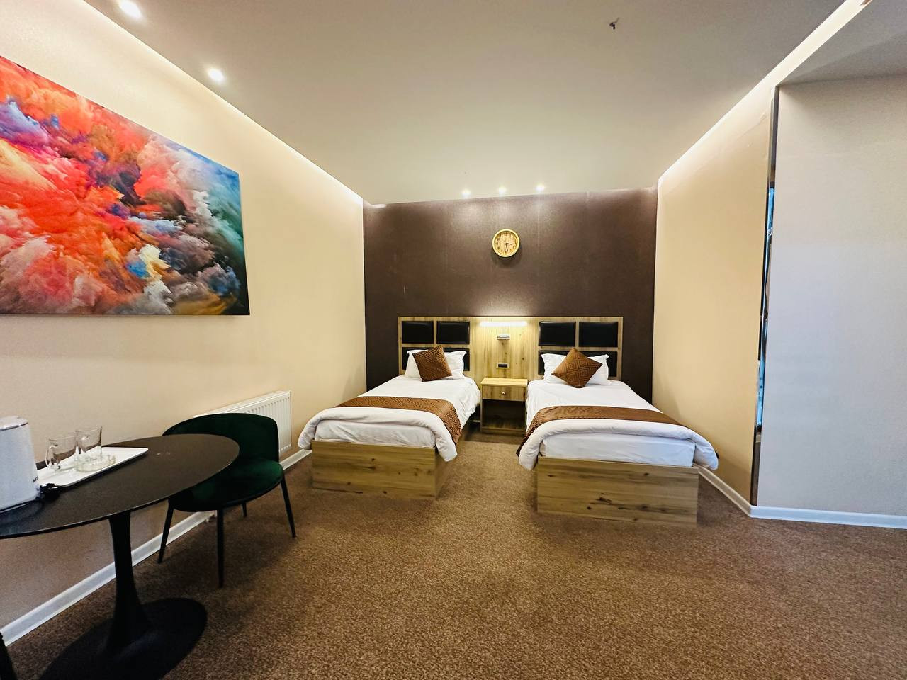 Simple twin room - Image 1