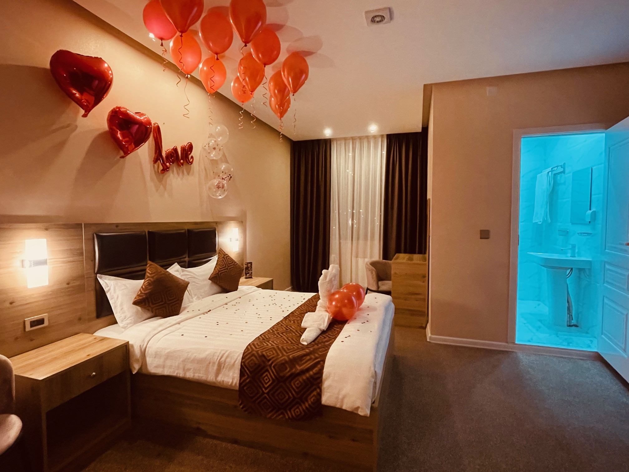 Couple's deluxe room - Image 4