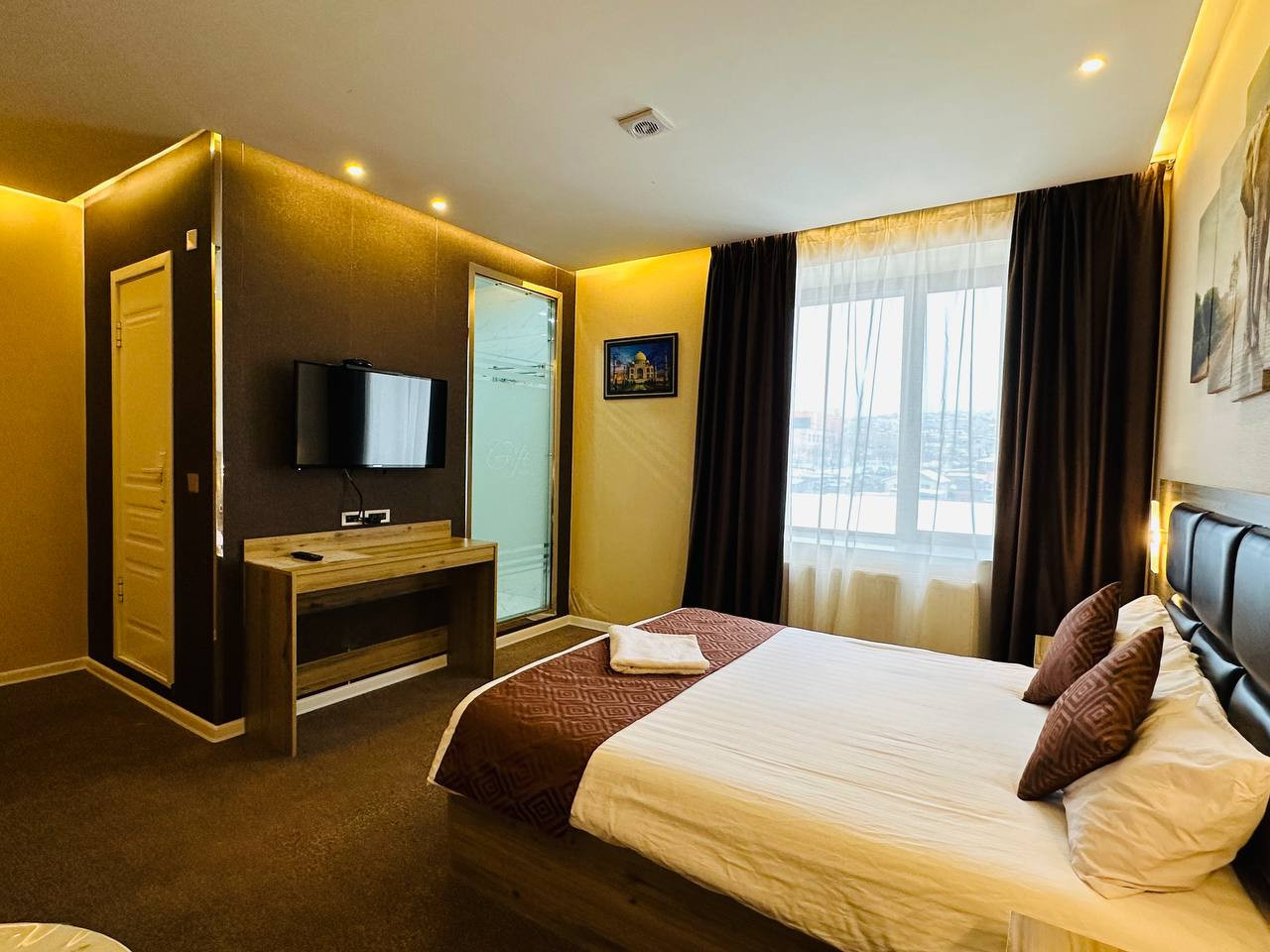 Elephant room - Image 3