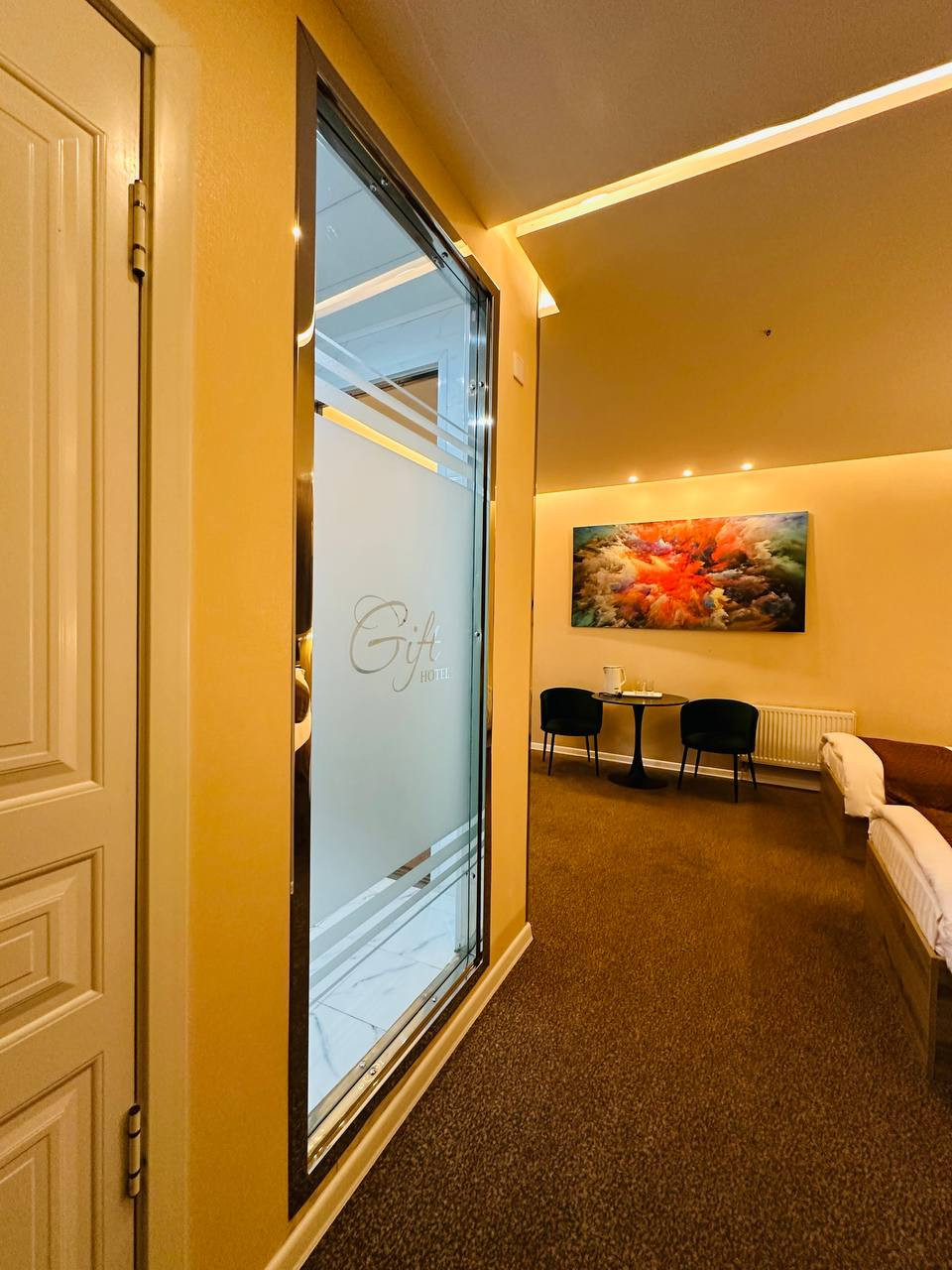 Simple twin room - Image 3