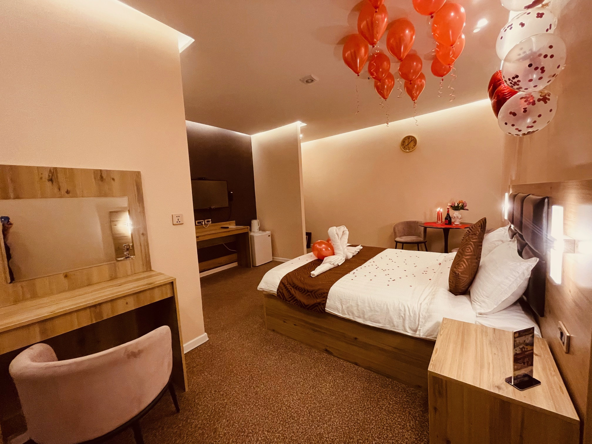 Couple's deluxe room - Image 3