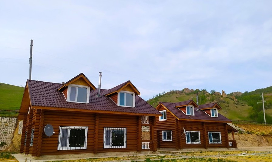 8 хүний байшин - Image 1