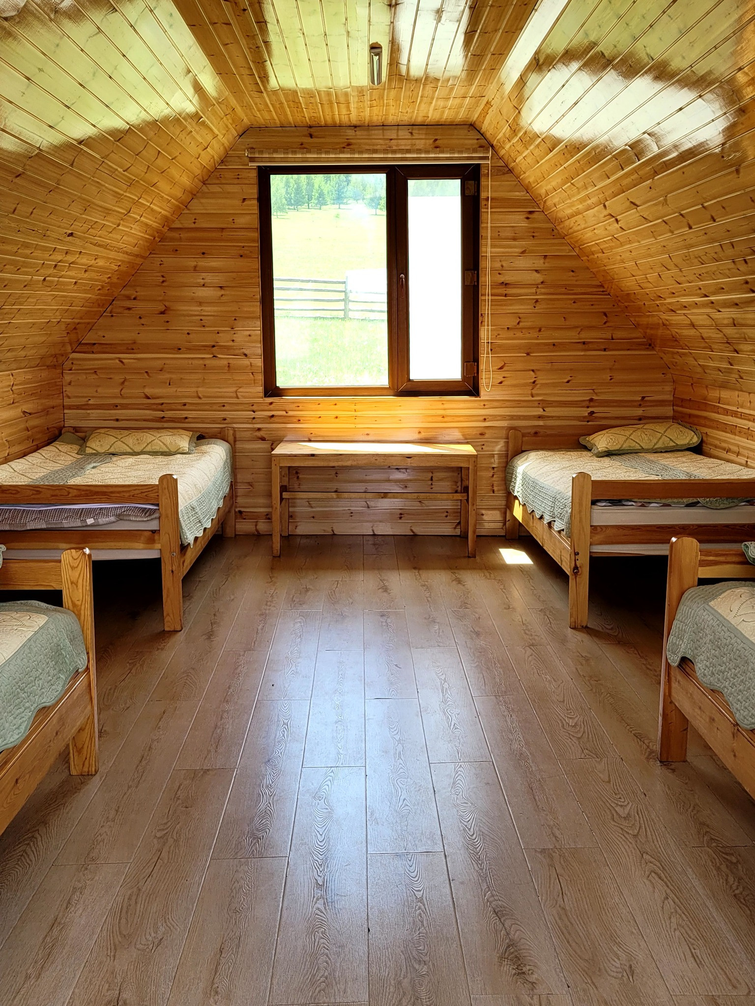 Дөрвөн хүний байшин - Image 1