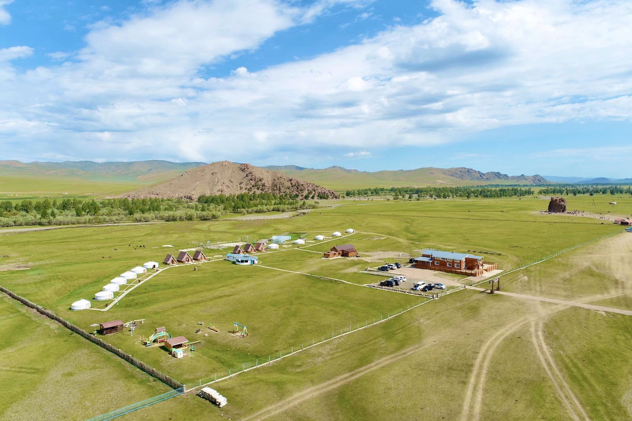 Тунгалаг тамир жуулчны бааз | Tungalag tamir tourist camp — зочид буудал, амралтын газар