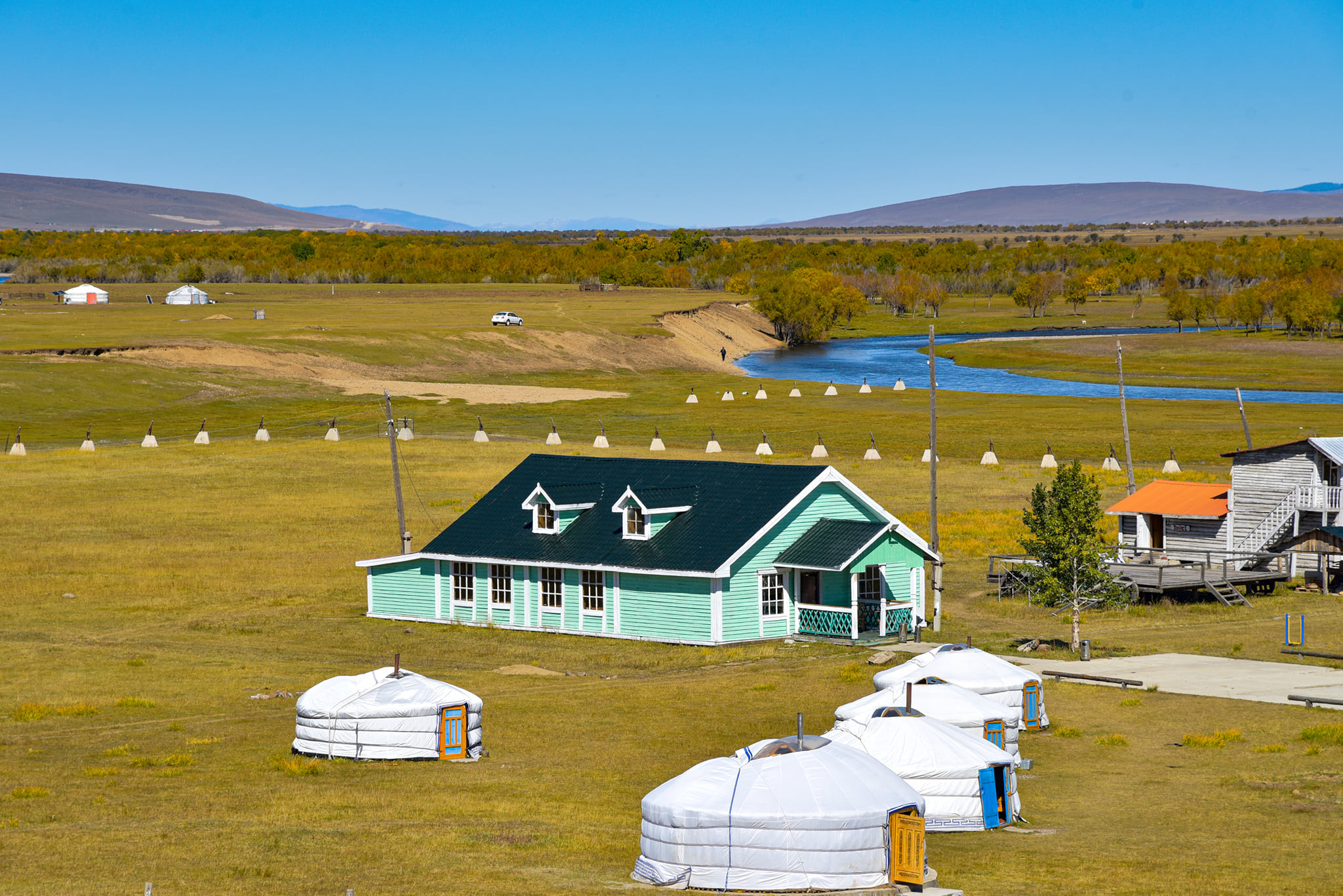 Бүрги эрэг жуулчны бааз | Burgi ereg tourist camp — зочид буудал, амралтын газар